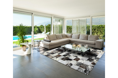 Salt and pepper cowhide rug