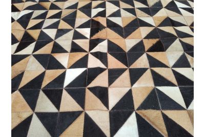 Beige & Black triangles cowhide rug