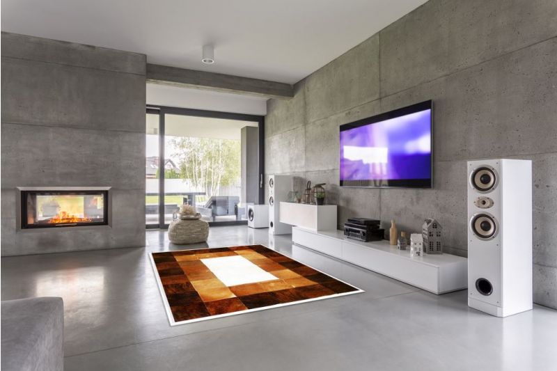 Tricolor cowhide rug with white core