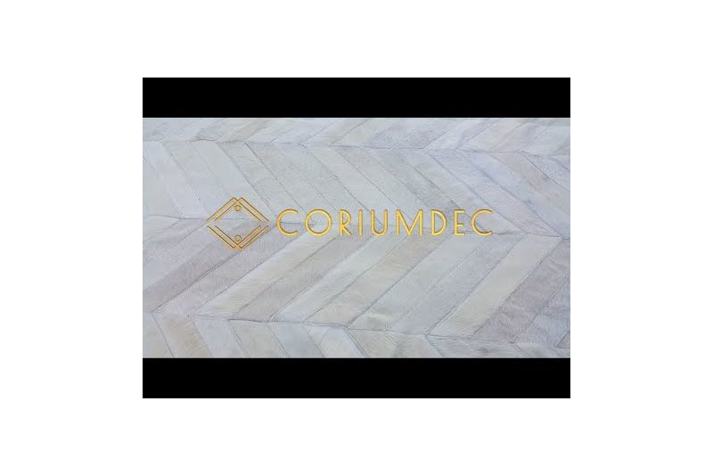 Brindle and beige cowhide rug 5 x 8 ft (152 x 244 cm)